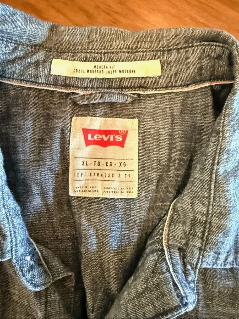 Levi's Men's Modern Fit Jeans Shirt in Chambray Blue grey